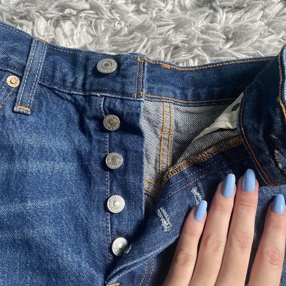 Levi 501 Jean Shorts - Picture 5 of 6